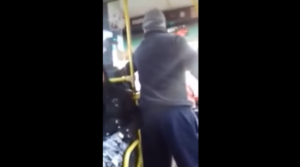 betiv in autobuz loveste soferul