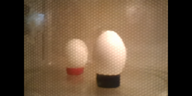 oua in cuptorul cu microunde