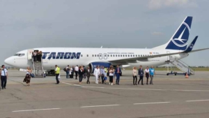 s-a-urcat-in-avion-cu-copiii-bolnavi-de-varicela